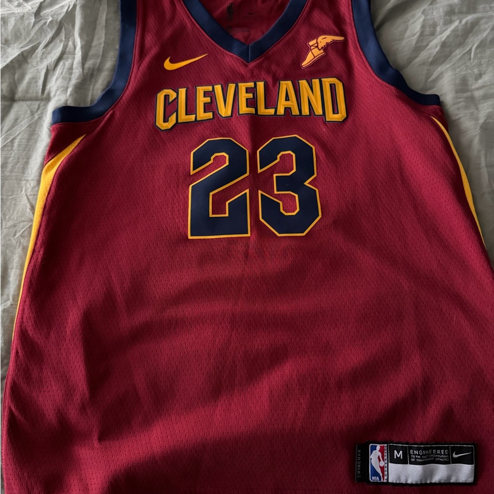 Nike LeBron James Cleveland Cavaliers Maroon Jersey like new